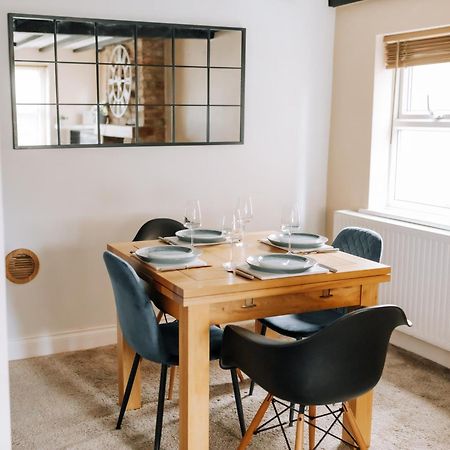 New Thirsk Stays - Herriot'S Hideaway Eksteriør billede