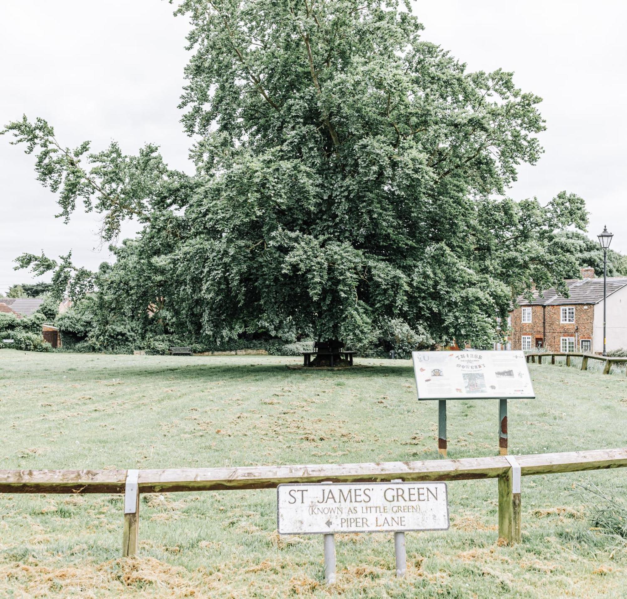 New Thirsk Stays - Herriot'S Hideaway Eksteriør billede